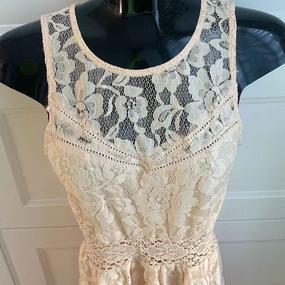 FOREVER 21, Light Pink lace summer short sleeved dress. - Picture 2 of 11